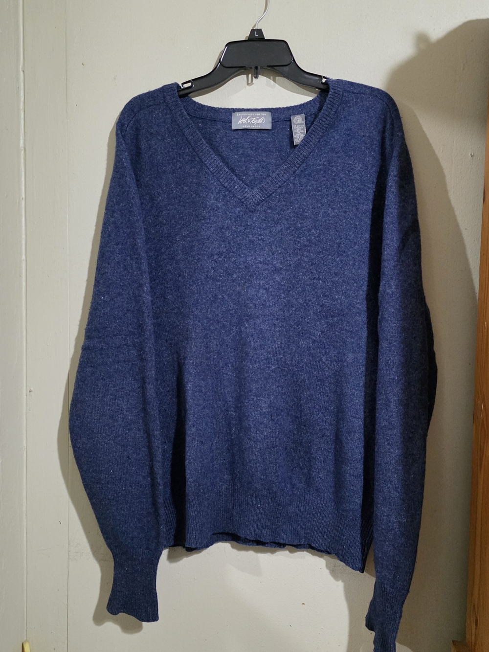Lord & Taylor Men's V-Neck Sweater in Deep Navy